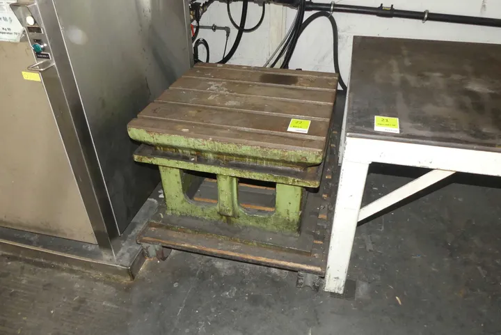 Aufspanntisch Maße in cm ca. 70 x 70